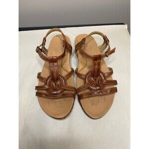 Born leather sandals